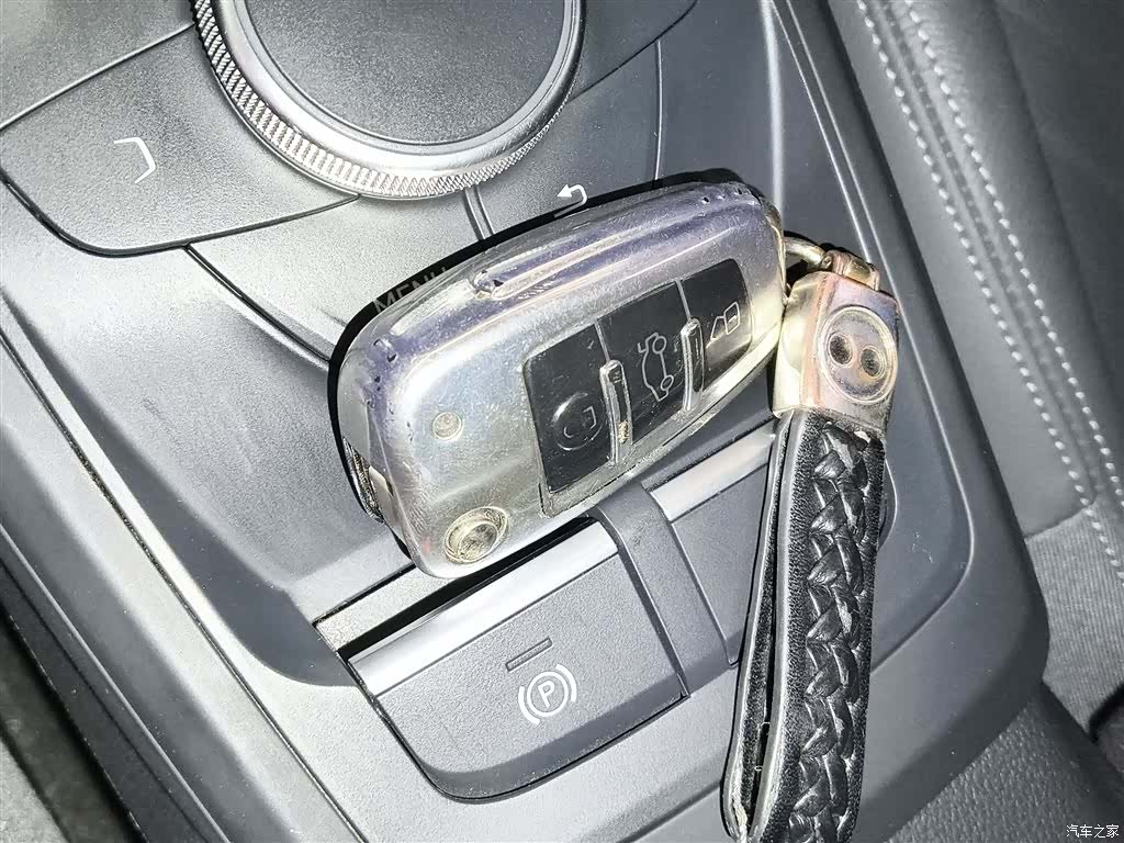 Audi Q2L, 2022 9