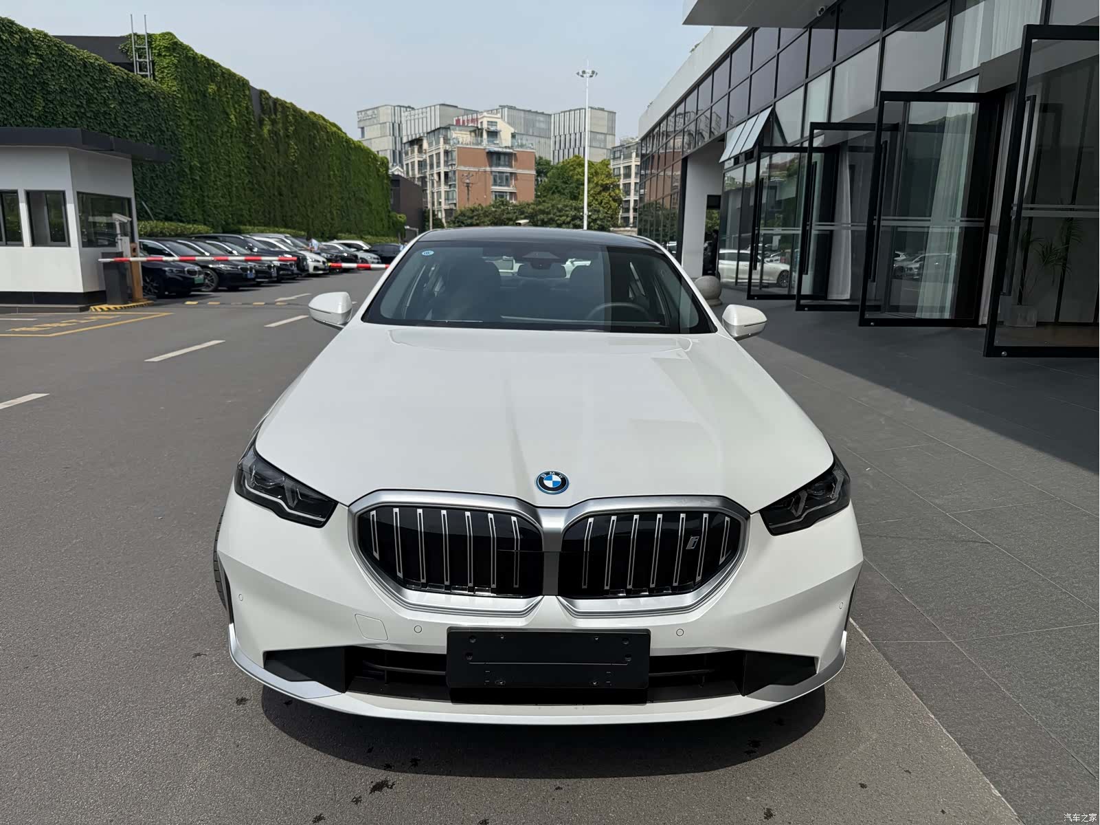 BMW i5, 2025 2