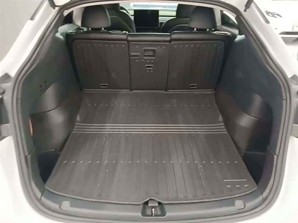 Tesla Model Y, 2022 19