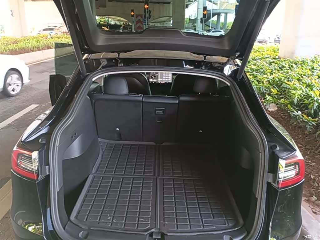Tesla Model Y, 2022 19