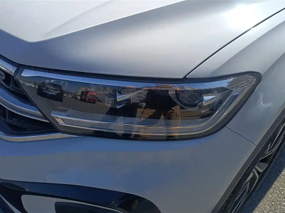 Volkswagen T-ROC exploring Songs