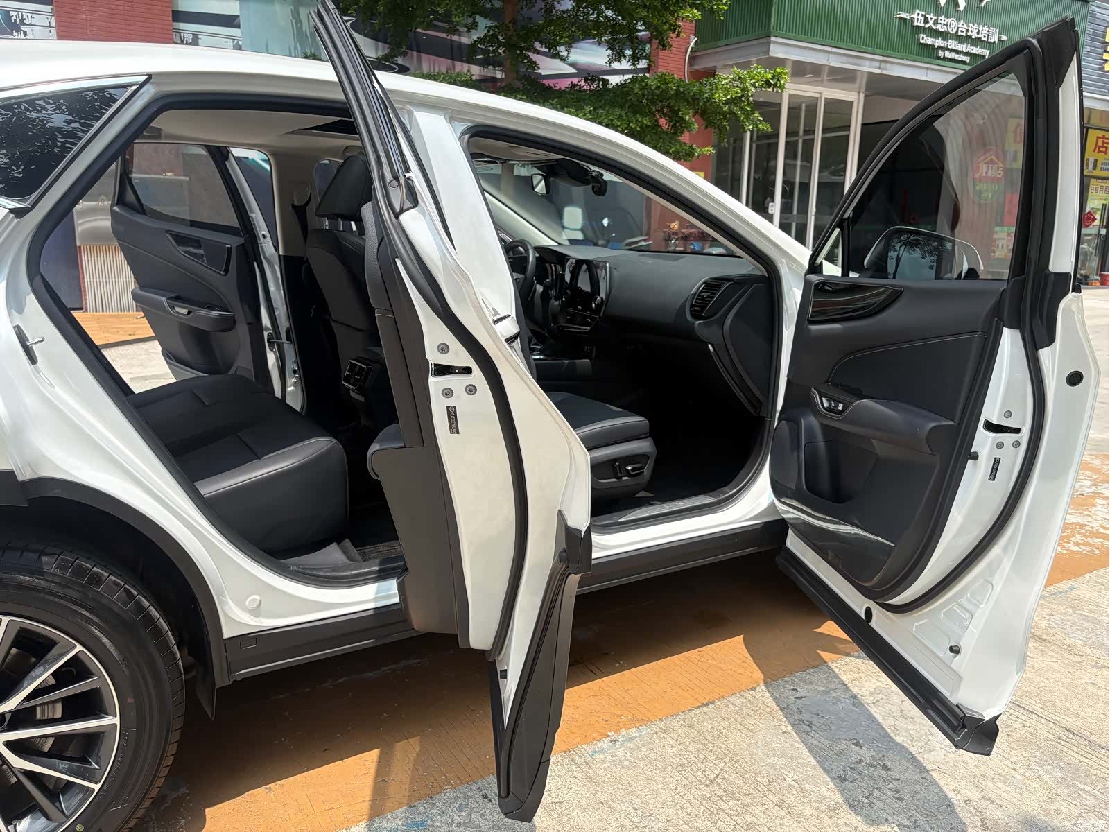 Lexus NX, 2023 13