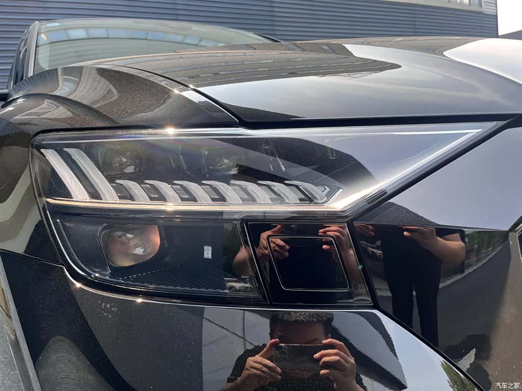 Audi Q8, 2025 17