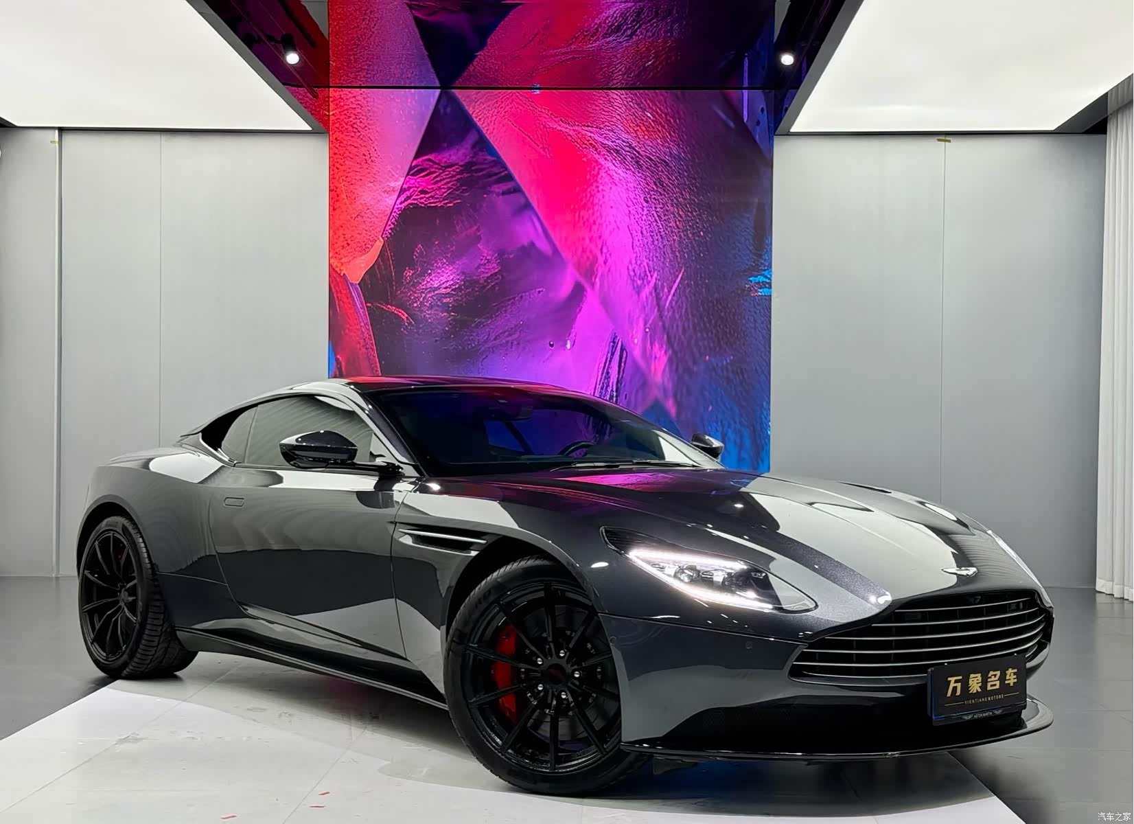 Aston Martin DB11, 2020 7