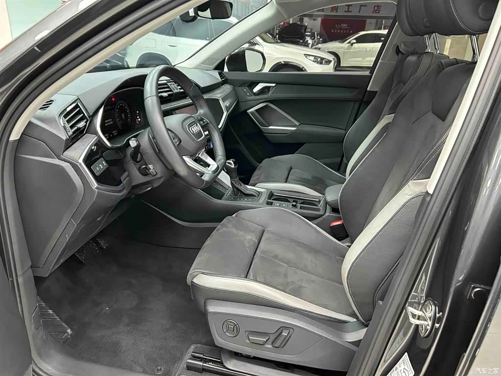 Audi Q3, 2023 11