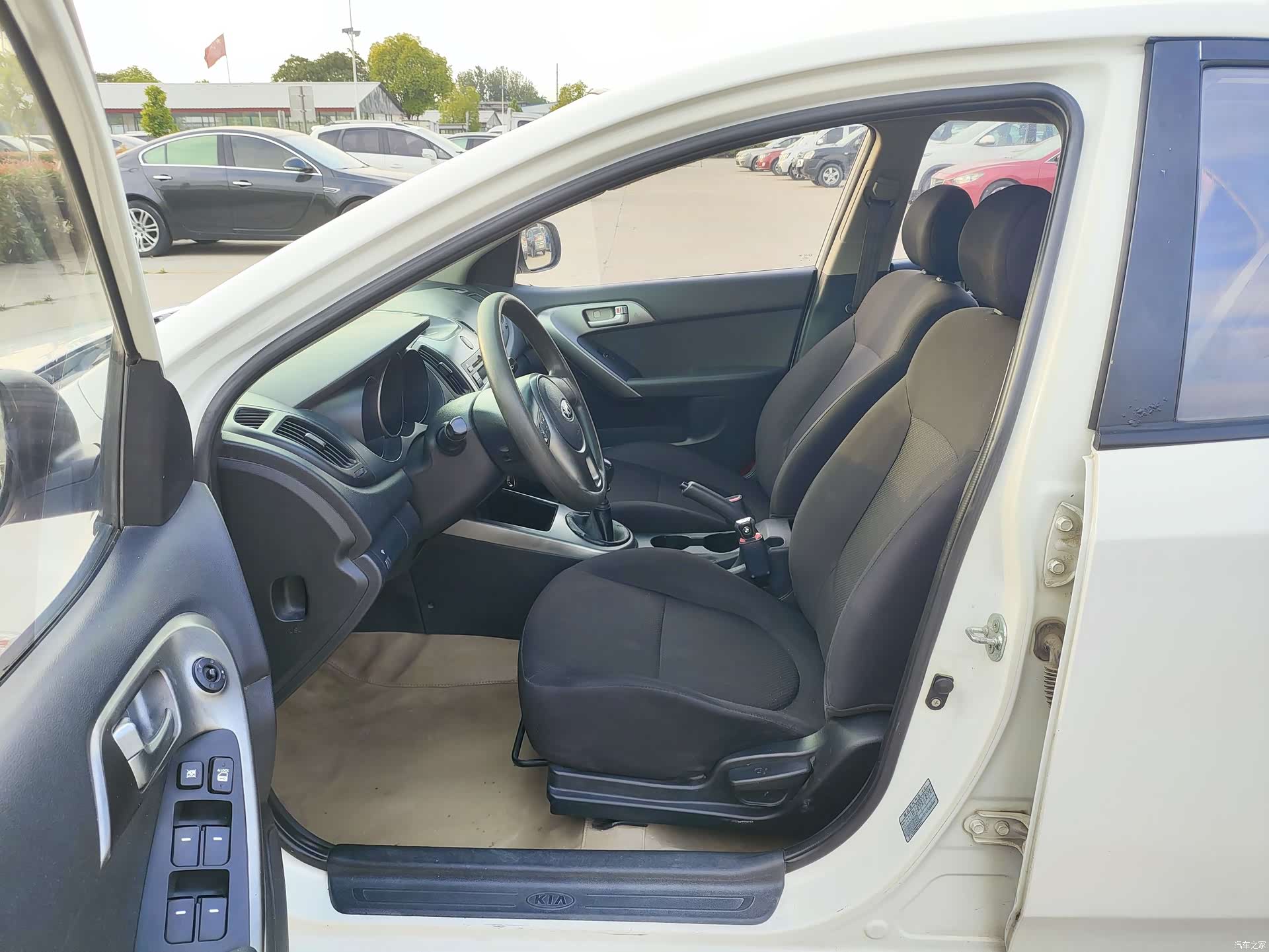 Kia GLS, 2012 9