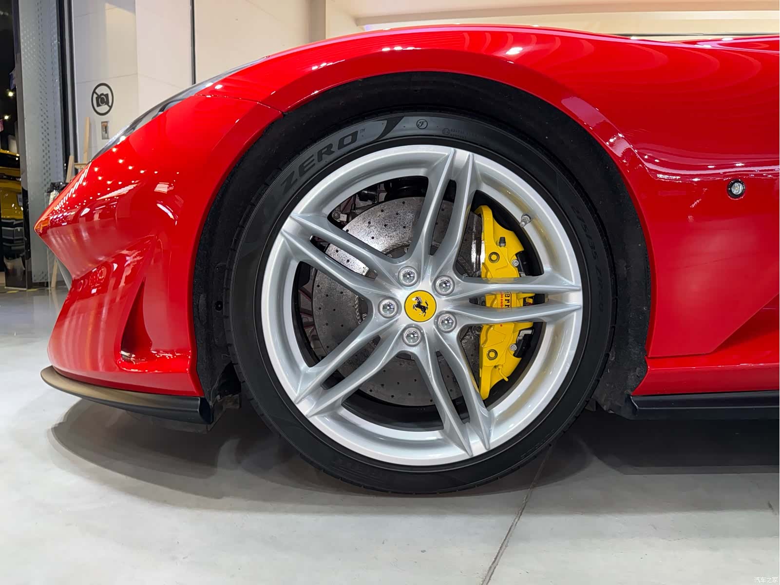 Ferrari 812, 2022 6