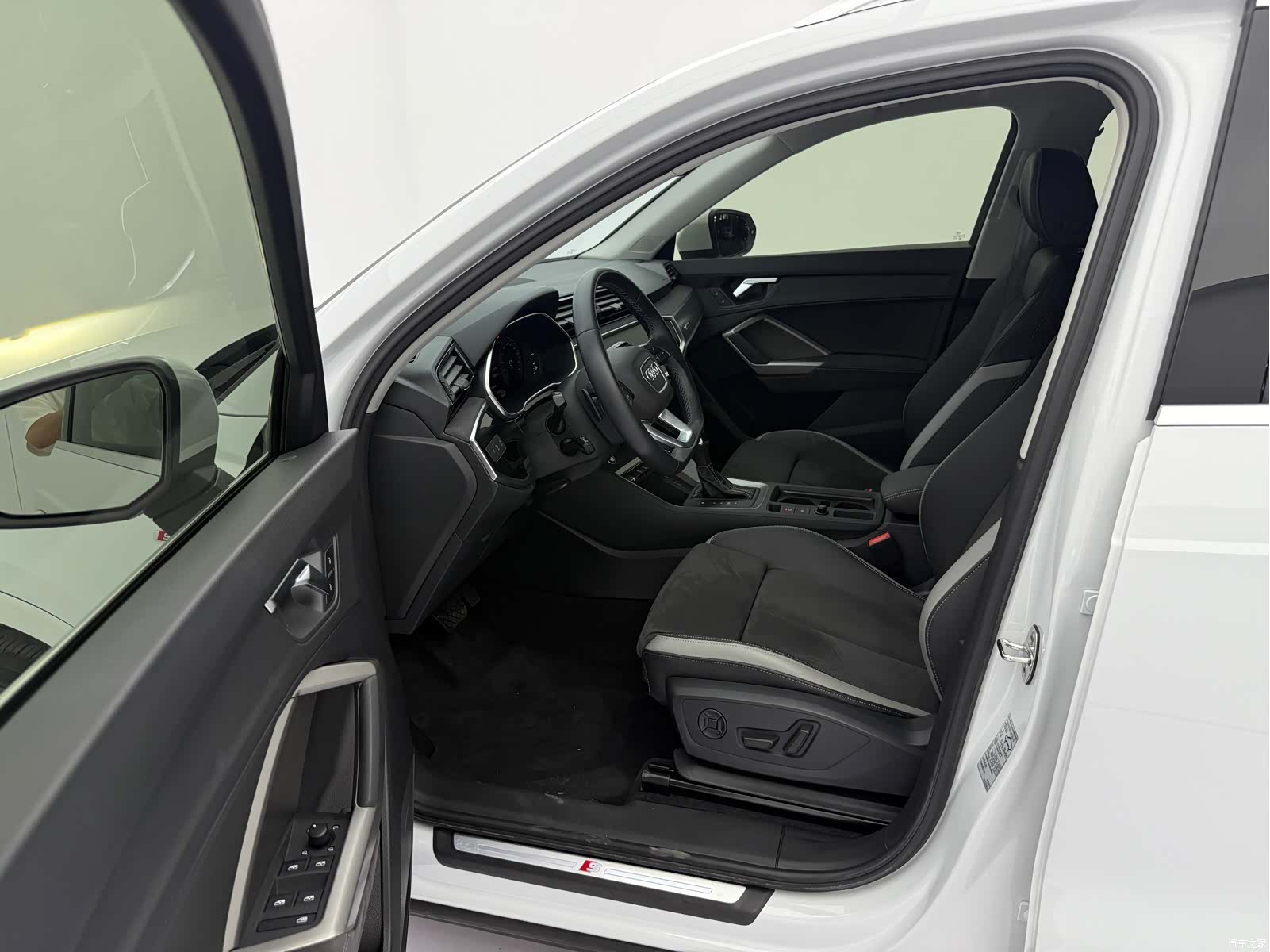 Audi Q3, 2022 10