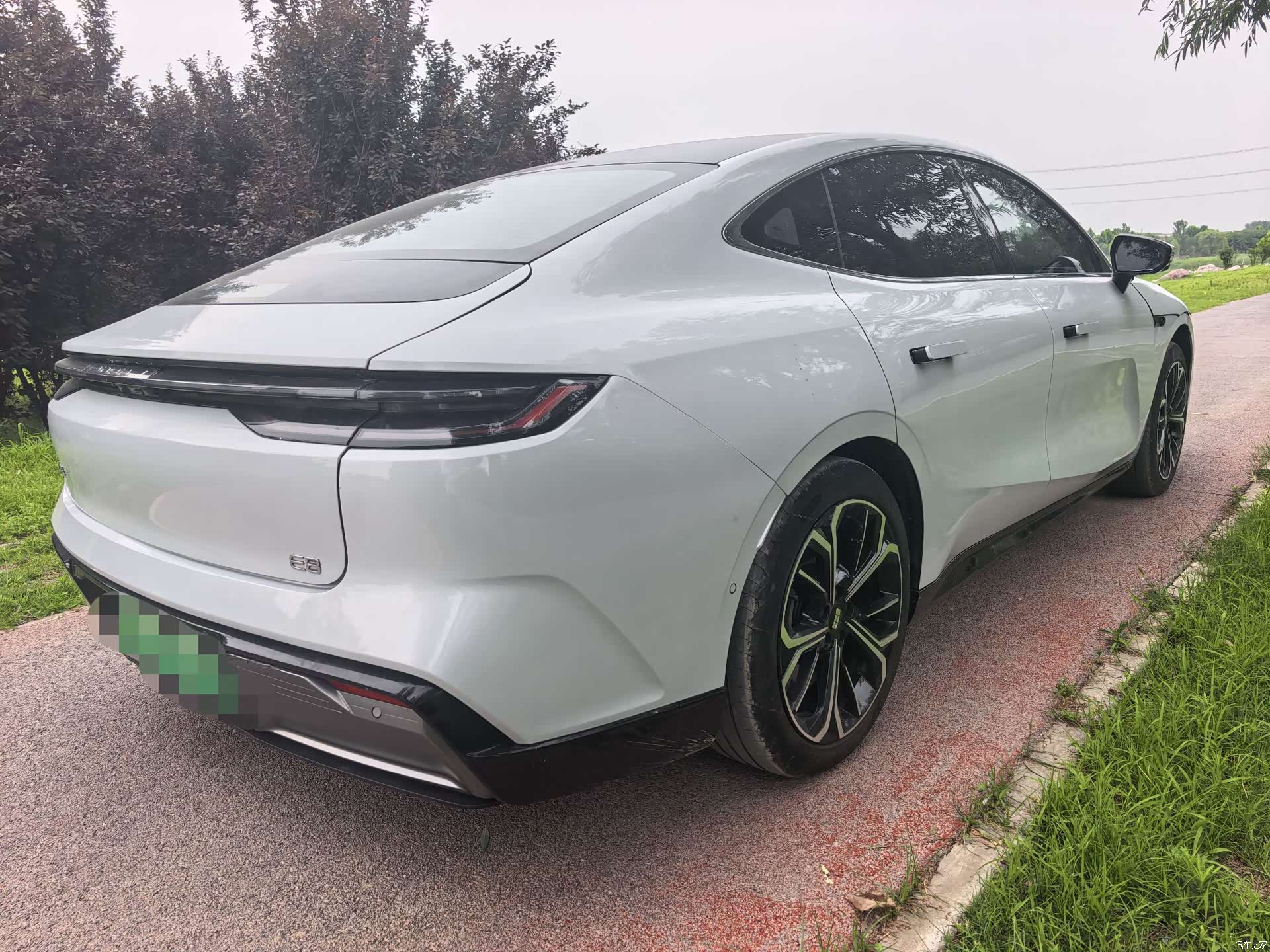 Geely E8, 2025 11