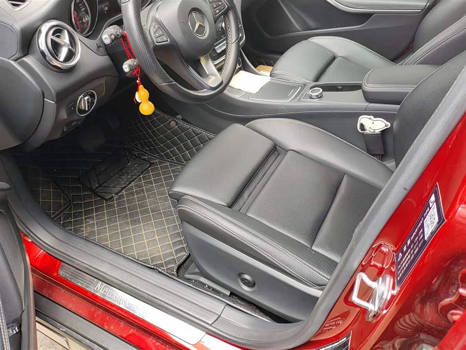 Mercedes-Benz GLA Mercedes-Benz GLA