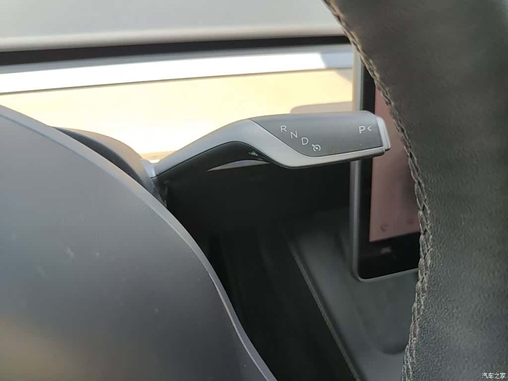 Tesla Model Y, 2023 14