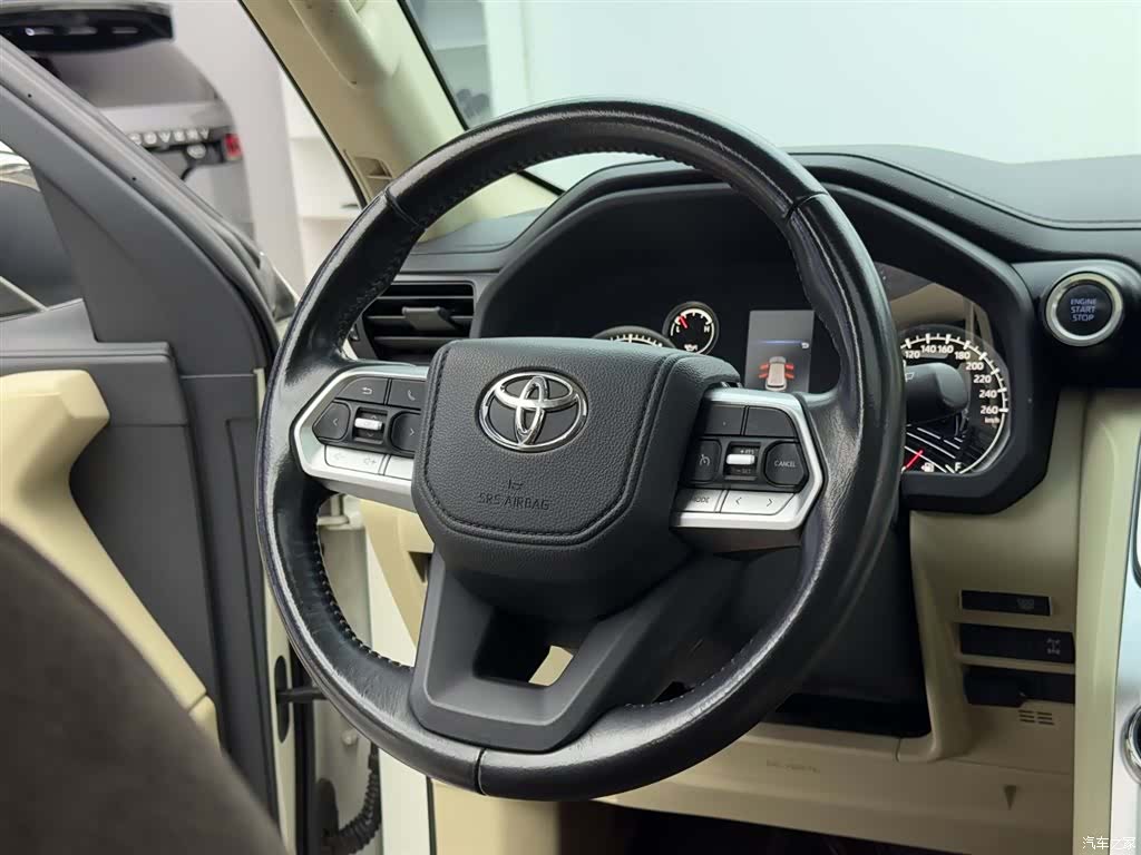 Toyota Land Cruiser, 2024 11