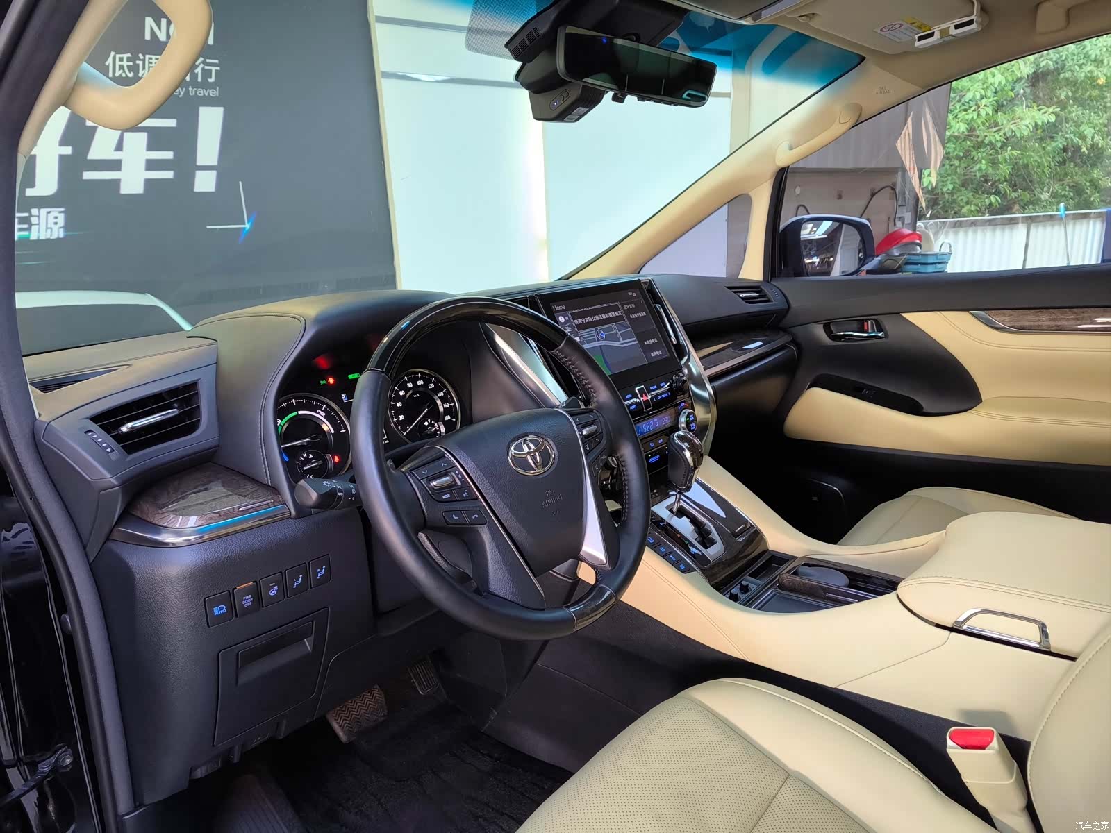 Toyota Vellfire, 2022 13