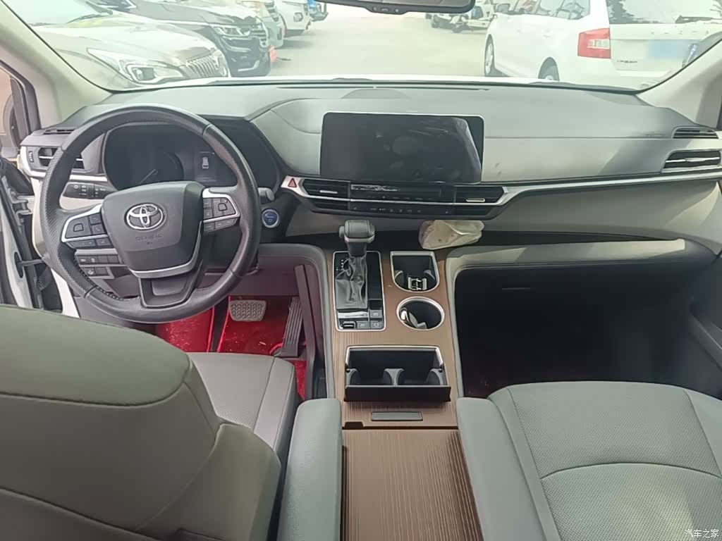 Toyota Sienna, 2023 10