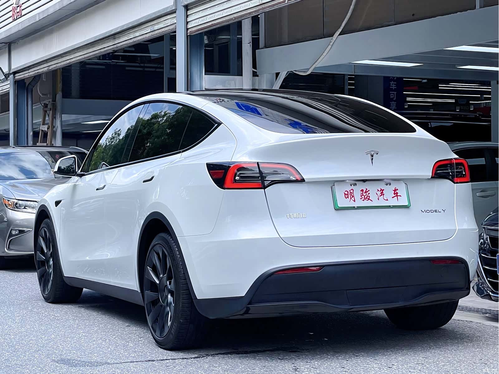 Tesla Model Y, 2023 4