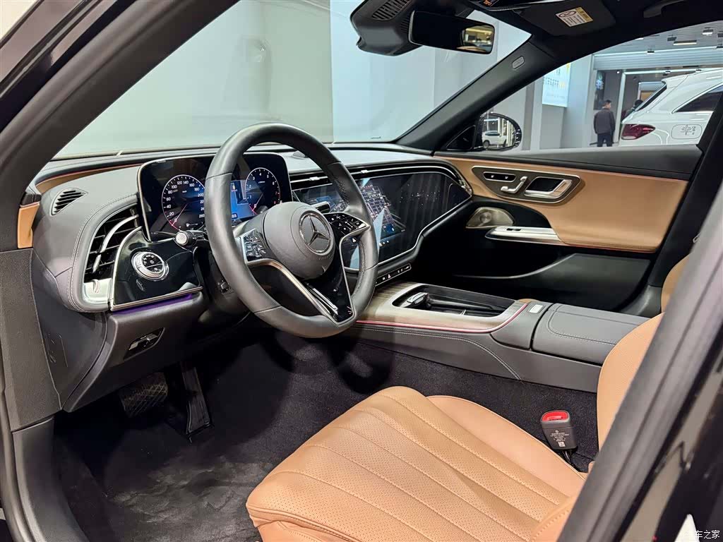 Mercedes-Benz E-Class, 2024 27
