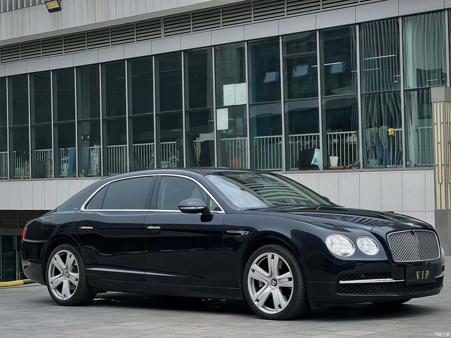 Bentley Flying Spur, 2018 3