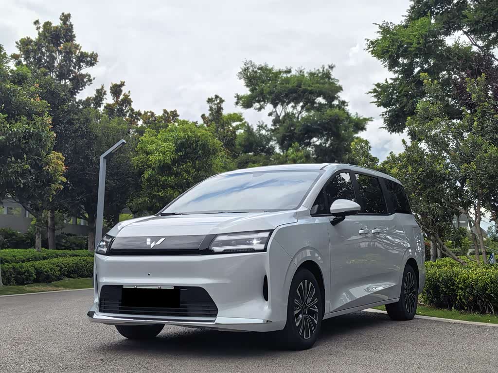 Wuling 730