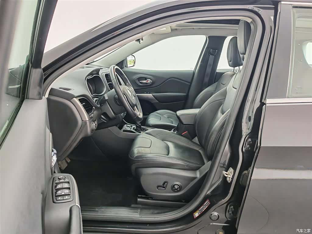 Jeep Cherokee, 2020 10
