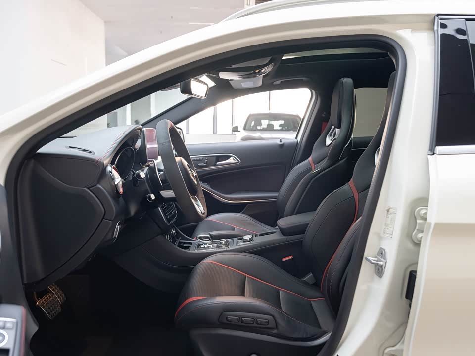 Mercedes-Benz GLA AMG