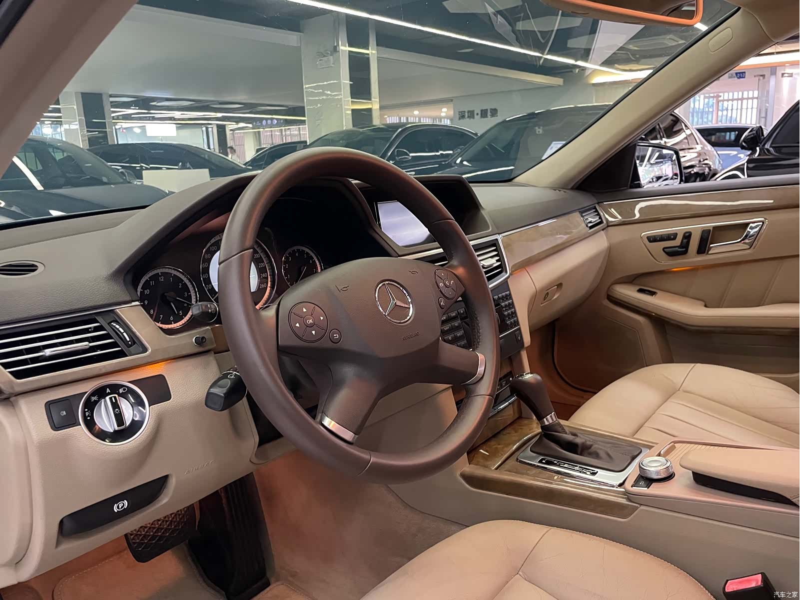 Mercedes-Benz E-Class, 2011 13
