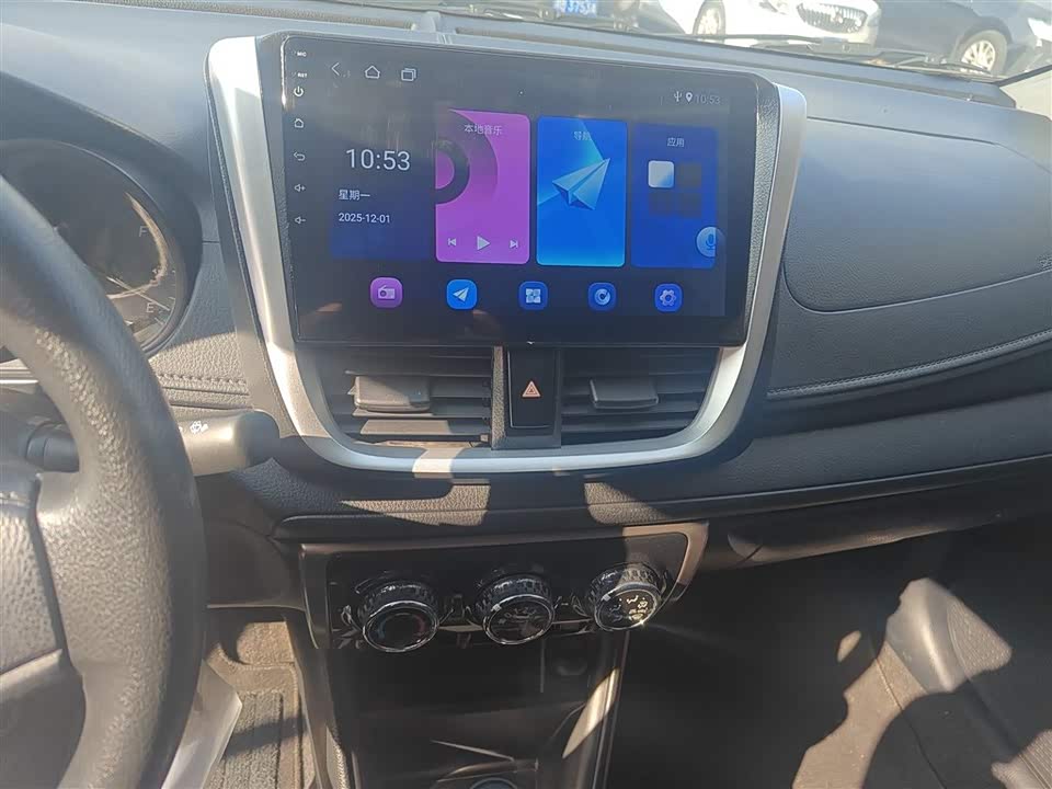 Toyota YARiS L to enjoy