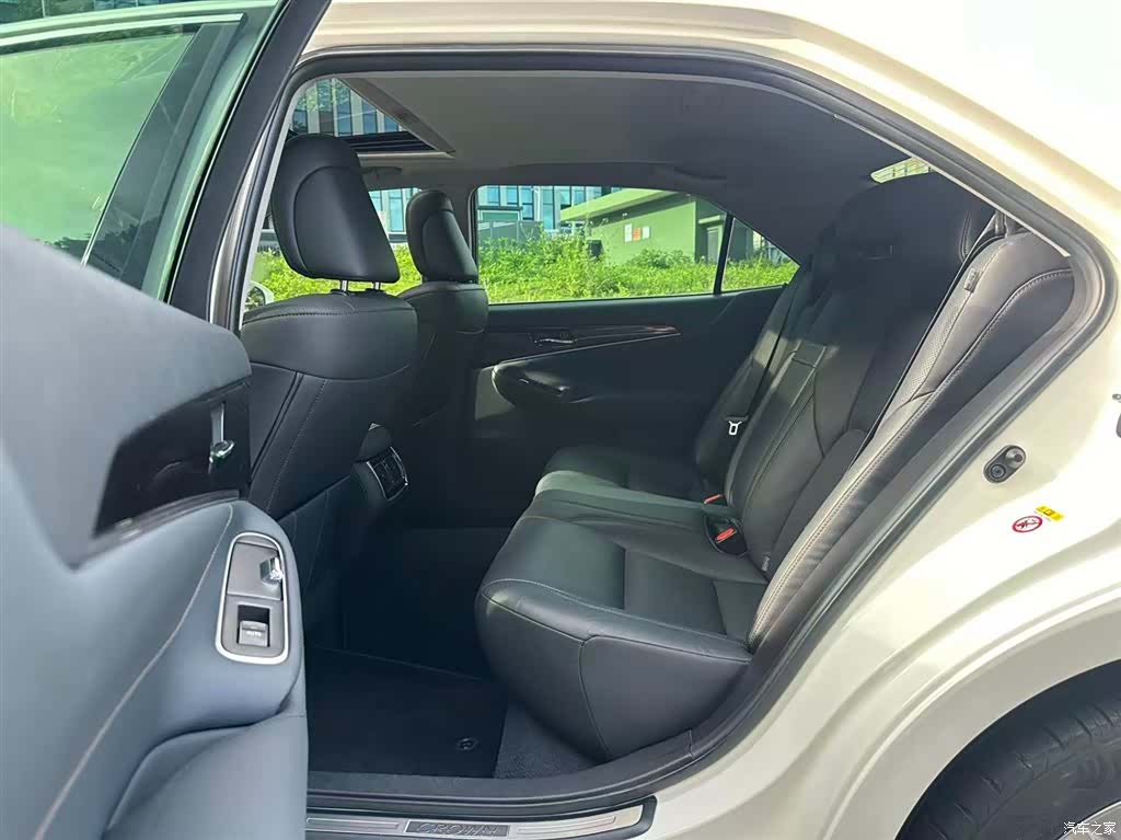 Toyota Crown, 2017 12