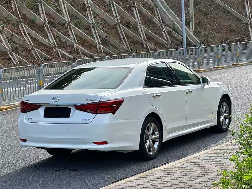 Toyota Crown, 2017 4