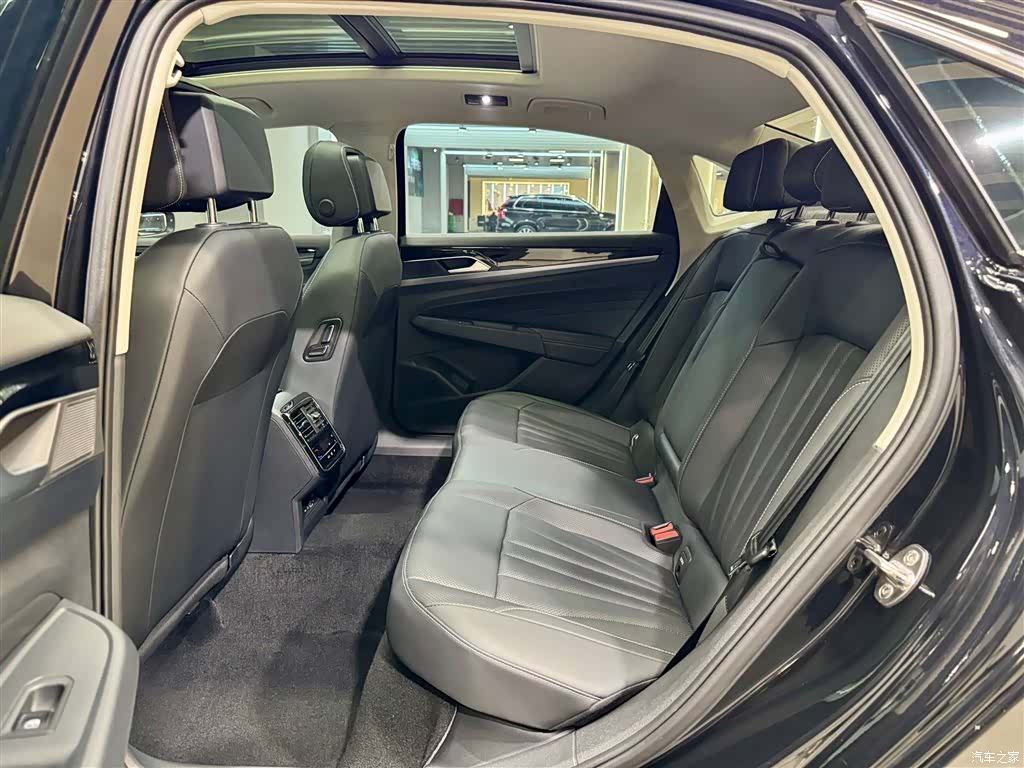 Volkswagen Passat, 2025 28