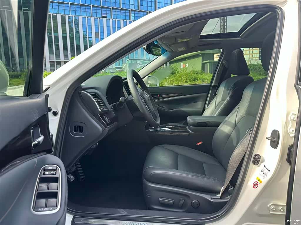 Toyota Crown, 2017 6