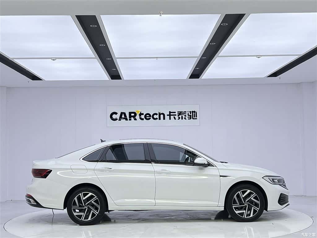 Volkswagen Sagitar, 2023 4