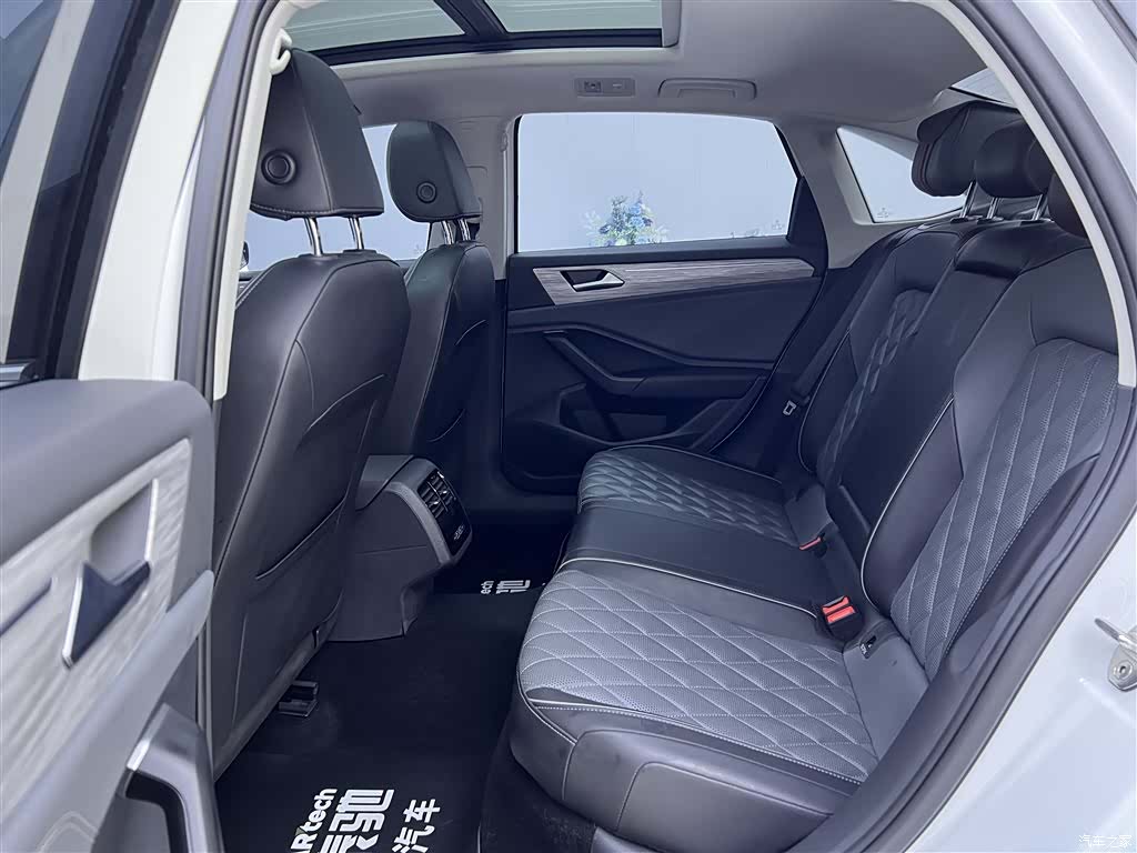Volkswagen Sagitar, 2023 20
