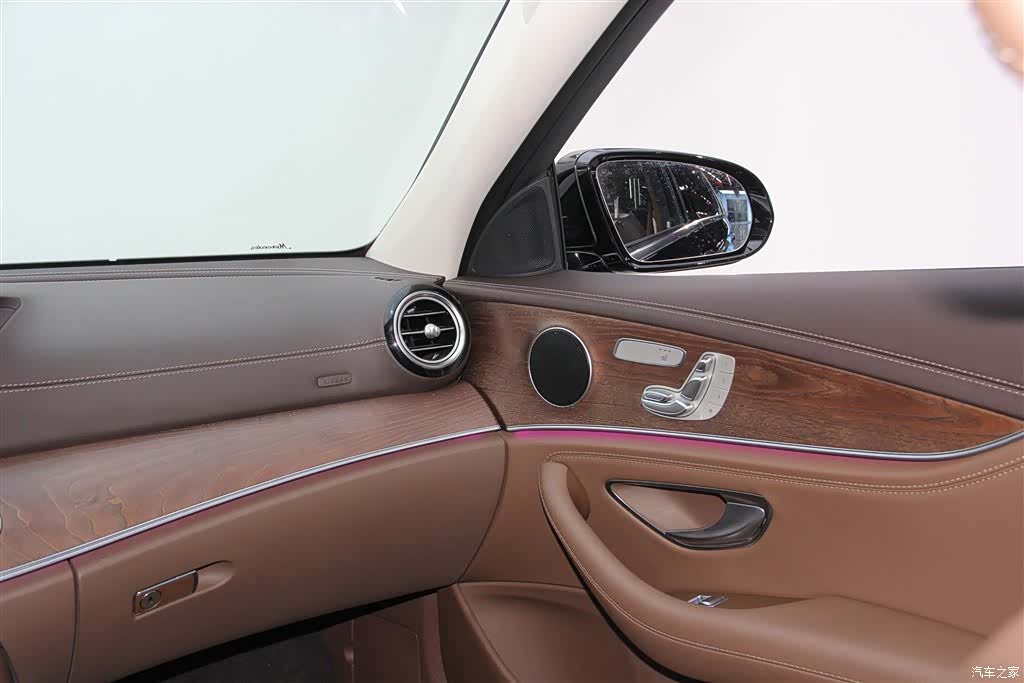 Mercedes-Benz E-Class, 2023 26