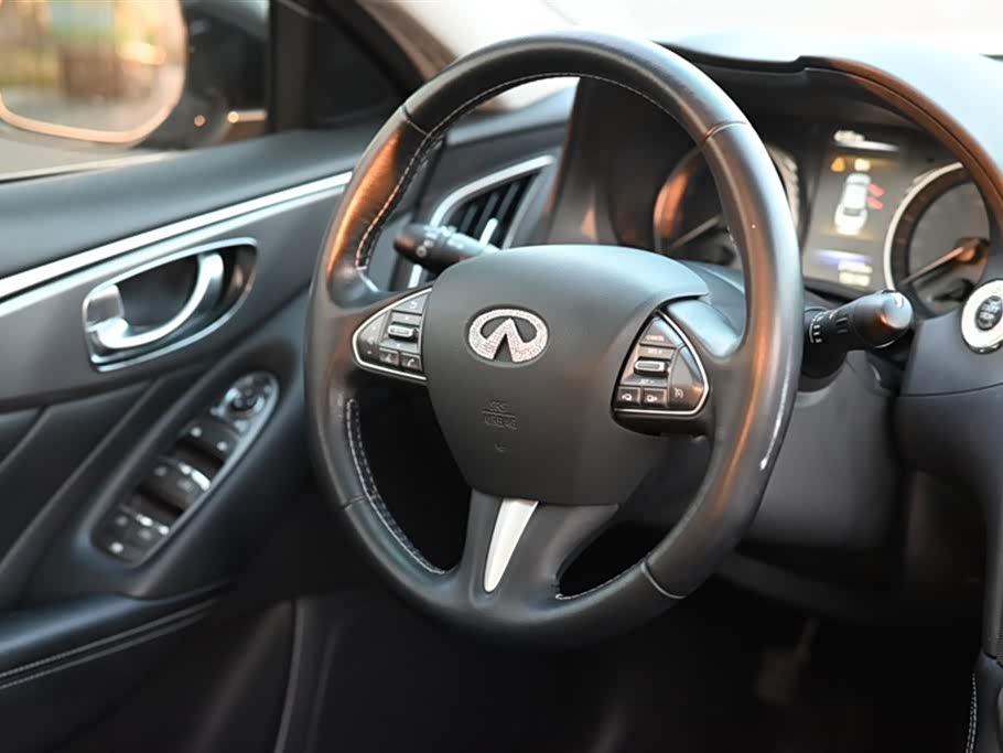 Infiniti Q50L