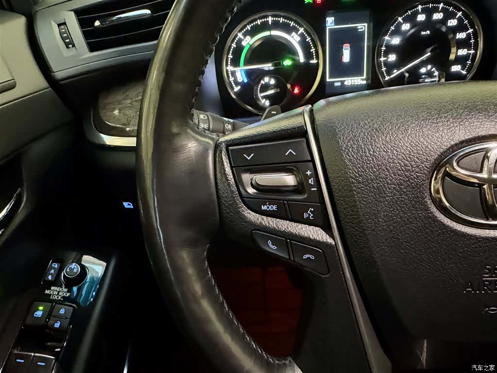 Toyota Vellfire, 2022 3