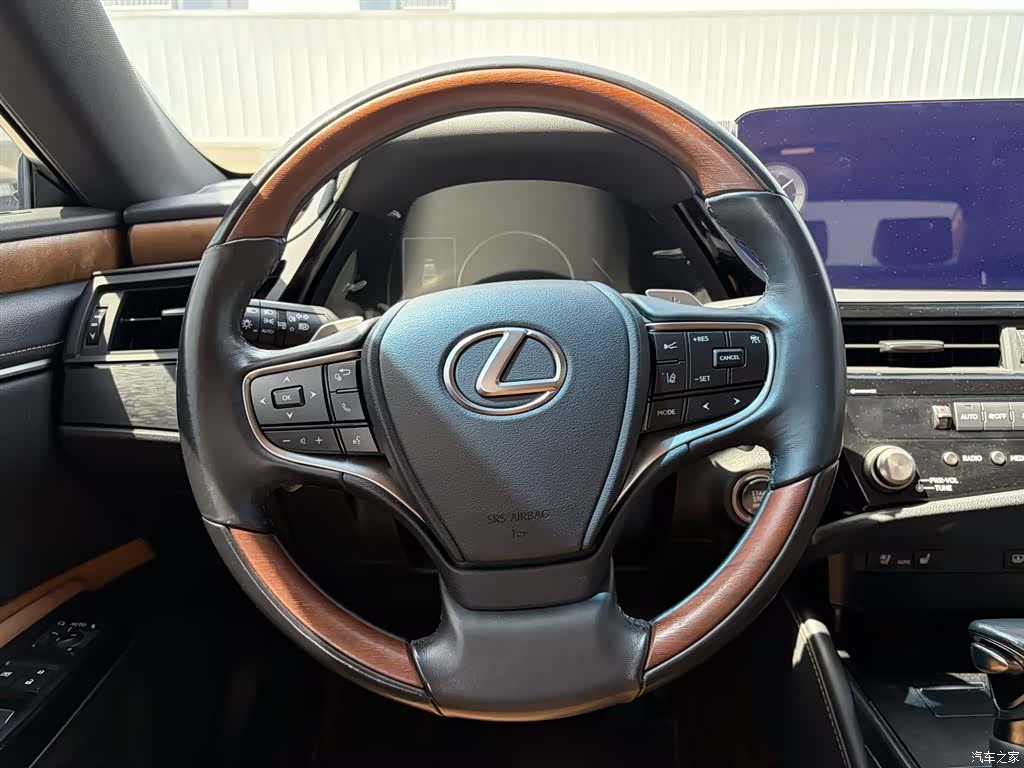 Lexus ES, 2023 11