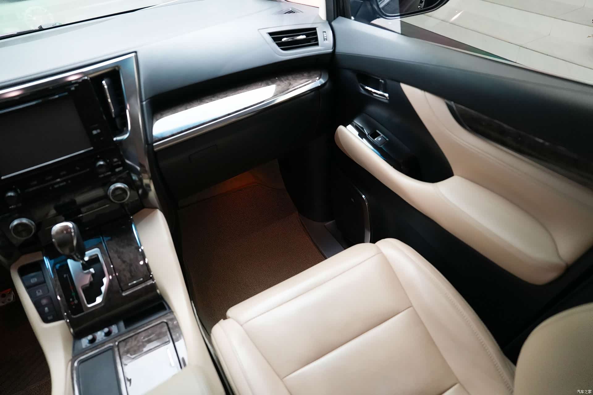 Toyota Alphard, 2018 16