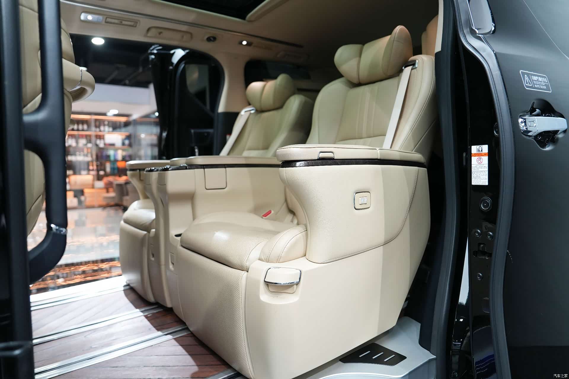 Toyota Alphard, 2018 26