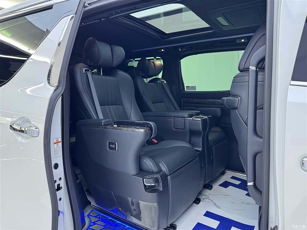 Toyota Vellfire, 2022 33