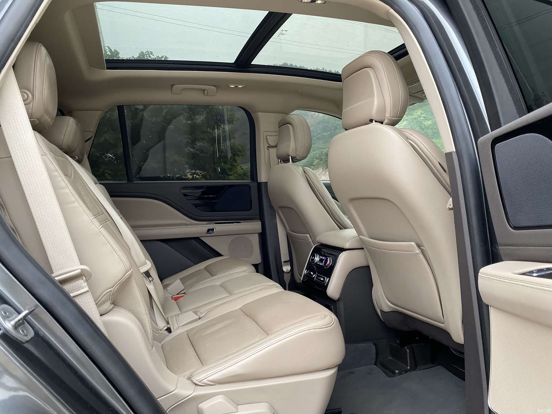 Lincoln Aviator, 2020 9