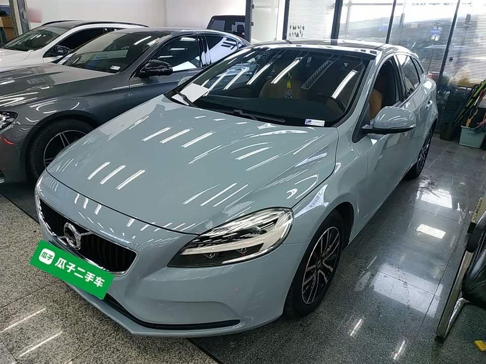 Volvo V40