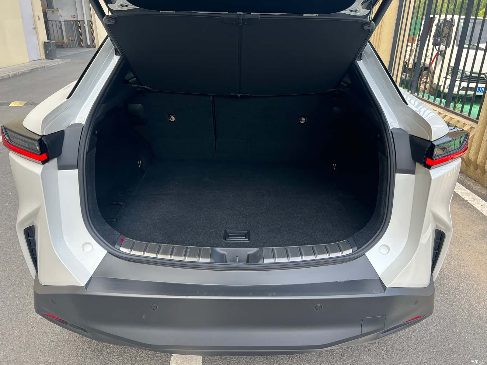 Lexus RZ, 2023 8