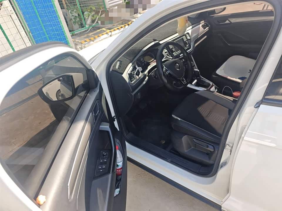 Volkswagen T-ROC exploring Songs