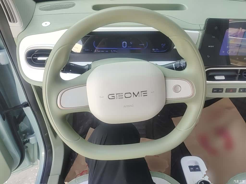Geely Panda, 2025 11