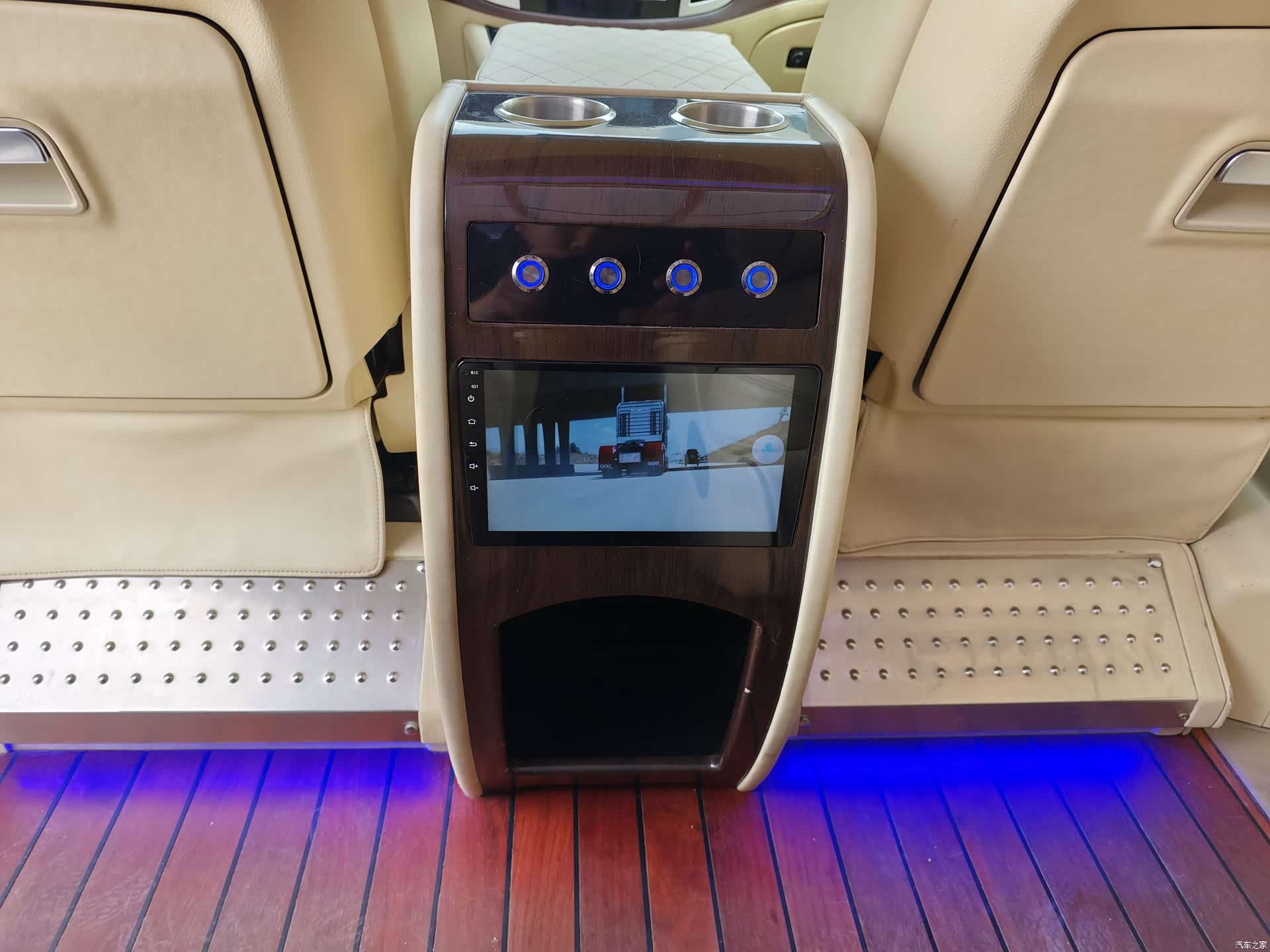 Mercedes-Benz VI, 2019 12