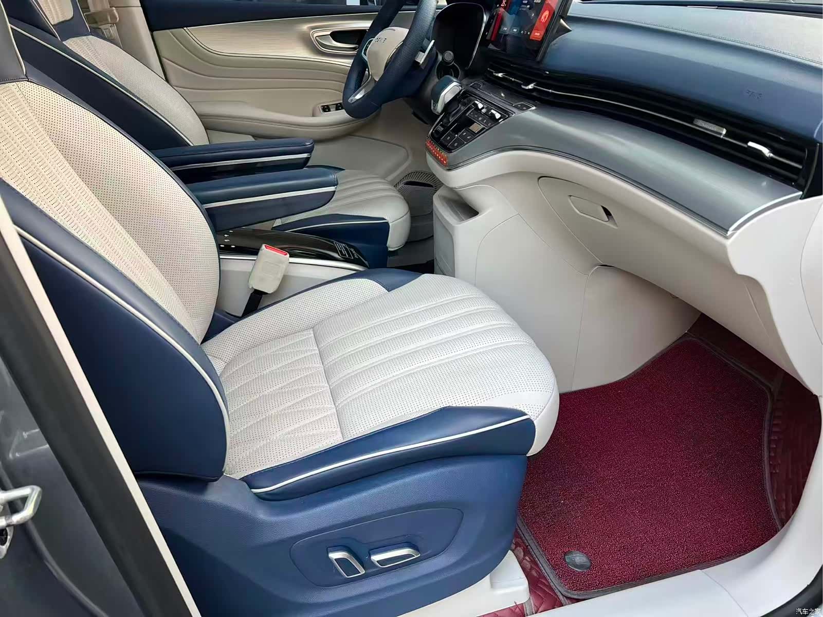 Roewe iMAX8, 2021 10