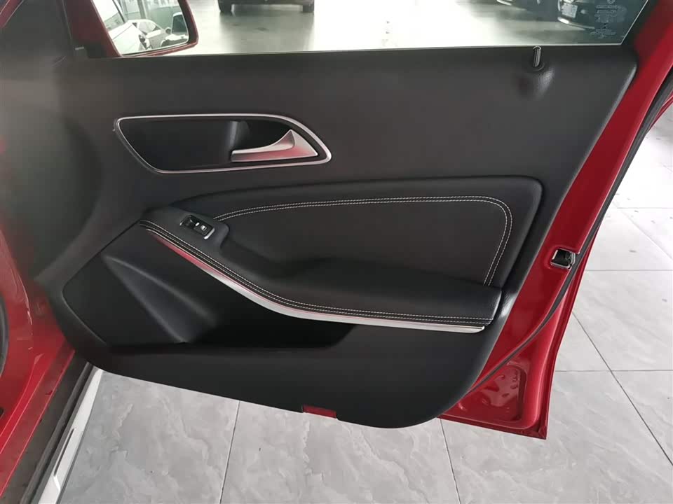 Mercedes-Benz GLA Mercedes-Benz GLA