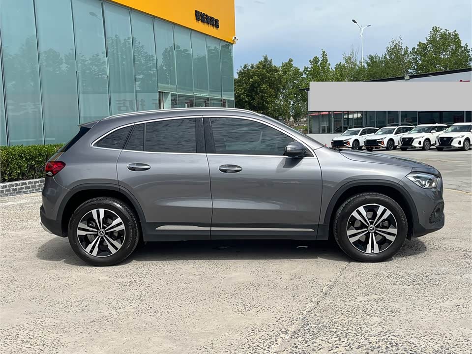 Mercedes-Benz GLA Mercedes-Benz GLA