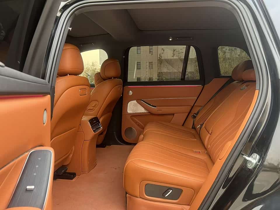 AITO Ask the world M8