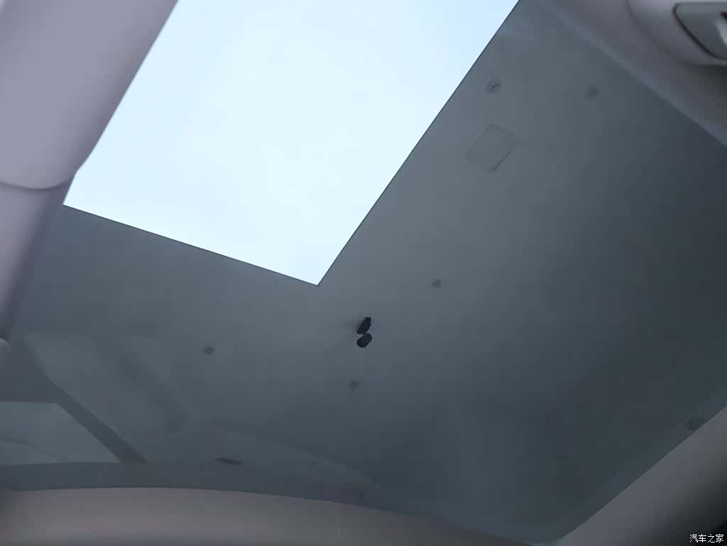 Tesla Model Y, 2024 18